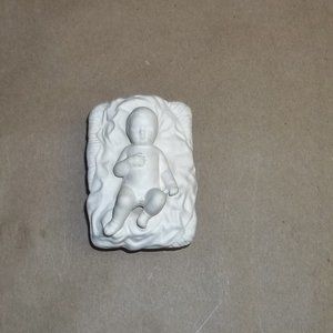 Baby Jesus and Manger 3" x 2" Ready to paint Ceramic Bisque Great Condition   T5